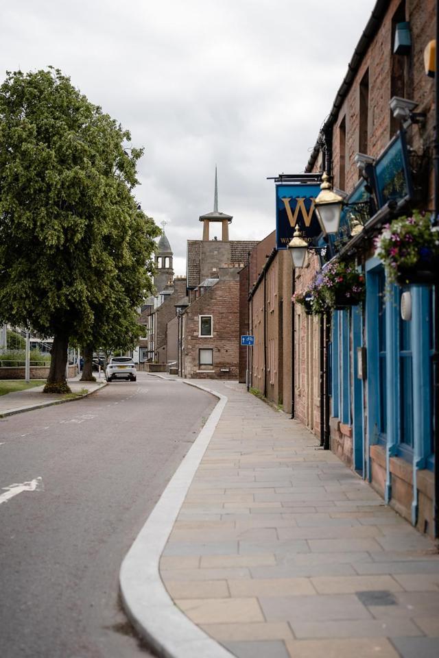 Ness Riverfront Holiday Home - City Centre Inverness Extérieur photo
